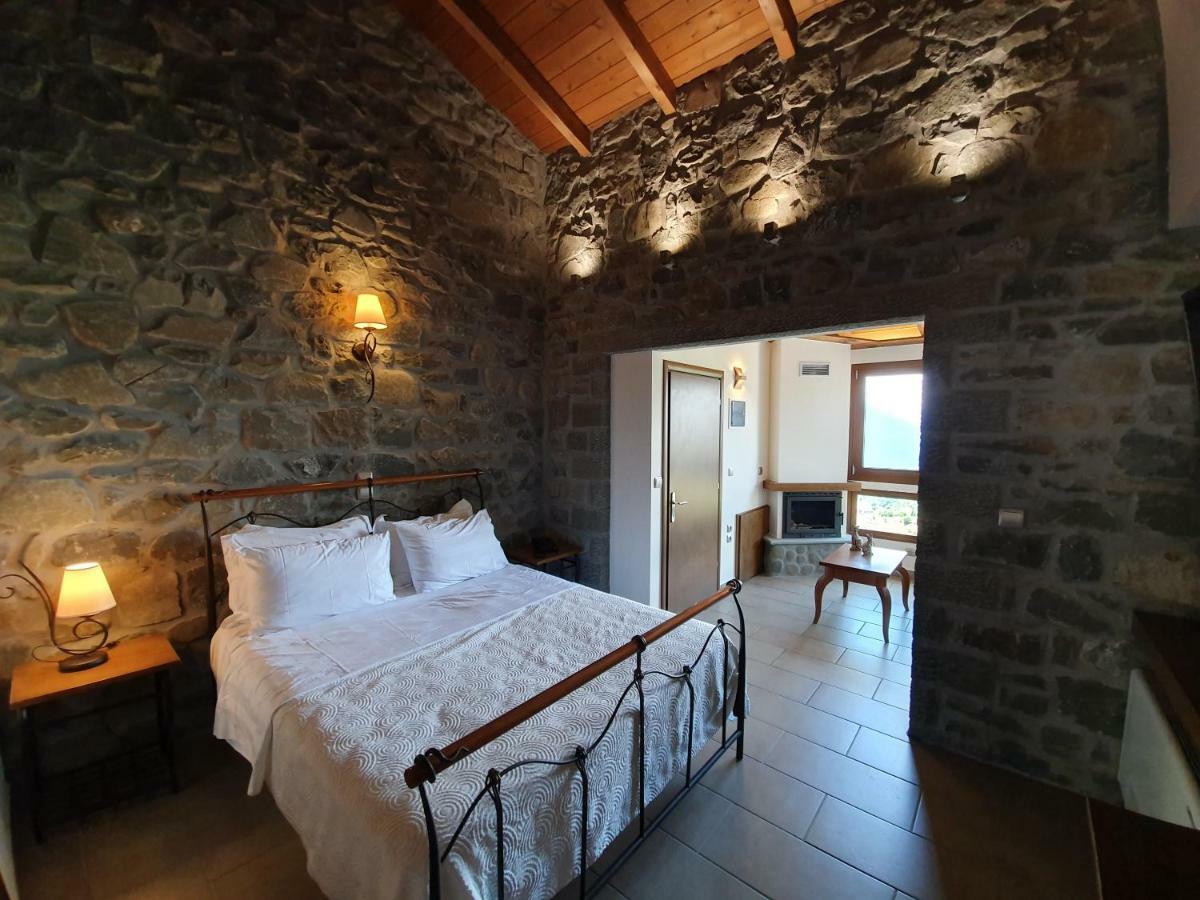 The View Village - Villas Suites & Spa Karpenísion Extérieur photo